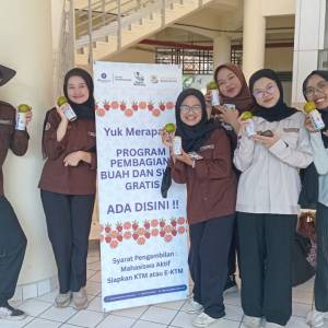 Upaya Pemenuhan Gizi: Ditmawa IPB Distribusikan 300 Paket Nutrisi di Fakultas Peternakan